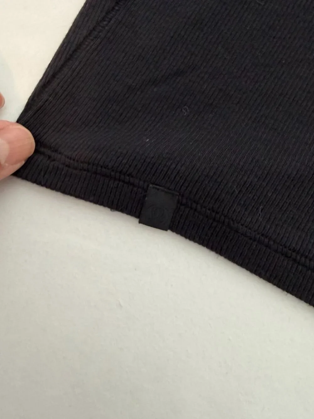 Lululemon Hold Tight Cropped Tee Womens Size 8 Black Ribbed Modal Stretch Top